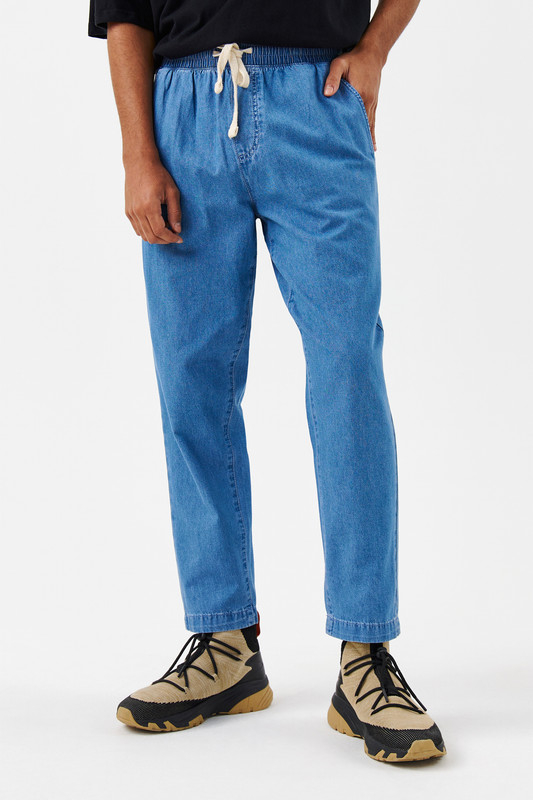 Брюки джинсовые мужские Befree, джоггеры, укороченные купить по цене 1800 ₽в интернет-магазине KazanExpress