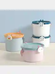 Белый ведро пластиковое с крышкой
