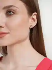 Золотой серьги-гвоздики с фианитом, 8 мм