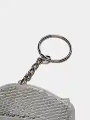 Серебряный брелок световозвращающий "Авто", 8 см