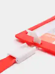 Красный бейдж вертикальный