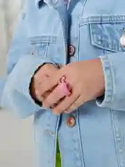 Коралловый кольцо с лягушкой