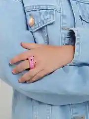 Коралловый кольцо с лягушкой