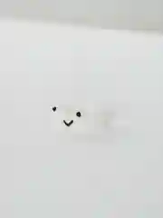 Белый кольцо с лягушкой