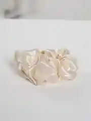 Белый резинка для волос шелковая