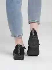Женские кроссовки