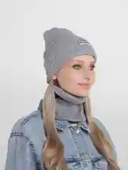 Серый комплект: шапка и снуд
