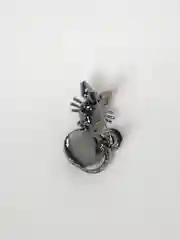 Алый брошь "Кошка"