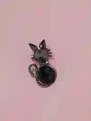 Алый брошь "Кошка"
