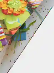 Желтый пакет подарочный