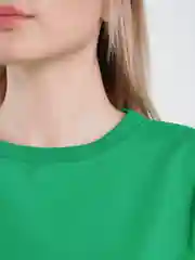 Зеленый женский костюм, шорты и футболка