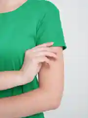 Зеленый футболка женская