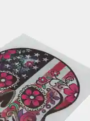 Розовый наклейка на авто "Череп"