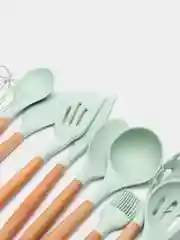 Розовый набор кухонных принадлежностей из 12 предметов из силикона и бамбука