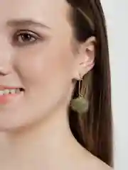Зеленый серьги пушистые