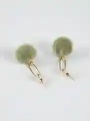 Зеленый серьги пушистые