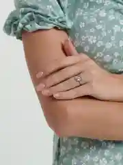 Кольцо с кристаллами