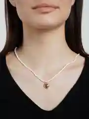 Молочный цепочка-чокер из бисера с подвеской "Сердце"