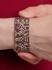 Коричневый браслет-оберег