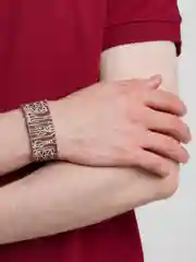 Коричневый браслет-оберег