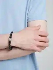 Черный браслет