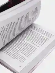 Невеста Ноября, Лия Арден