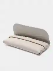 Белый футляр для очков