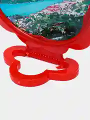 Красный зеркало