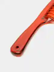 Коричневый расческа с частыми зубьями и ручкой
