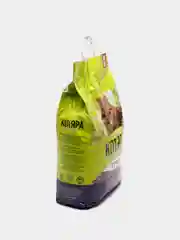 Комкующийся наполнитель "Котяра" с активированным углем, 20 л (8,4 кг)
