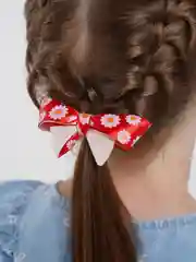 Красный бантик для волос