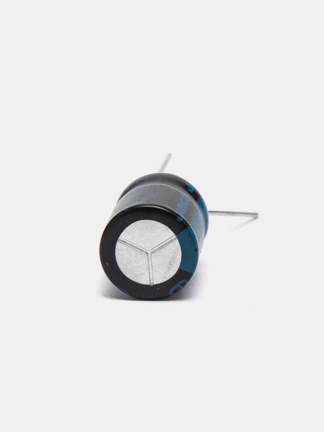 3 штуки 680мкф 16В Конденсатор электролитический 680UF 16V 105C 10х13мм TK JAMICON