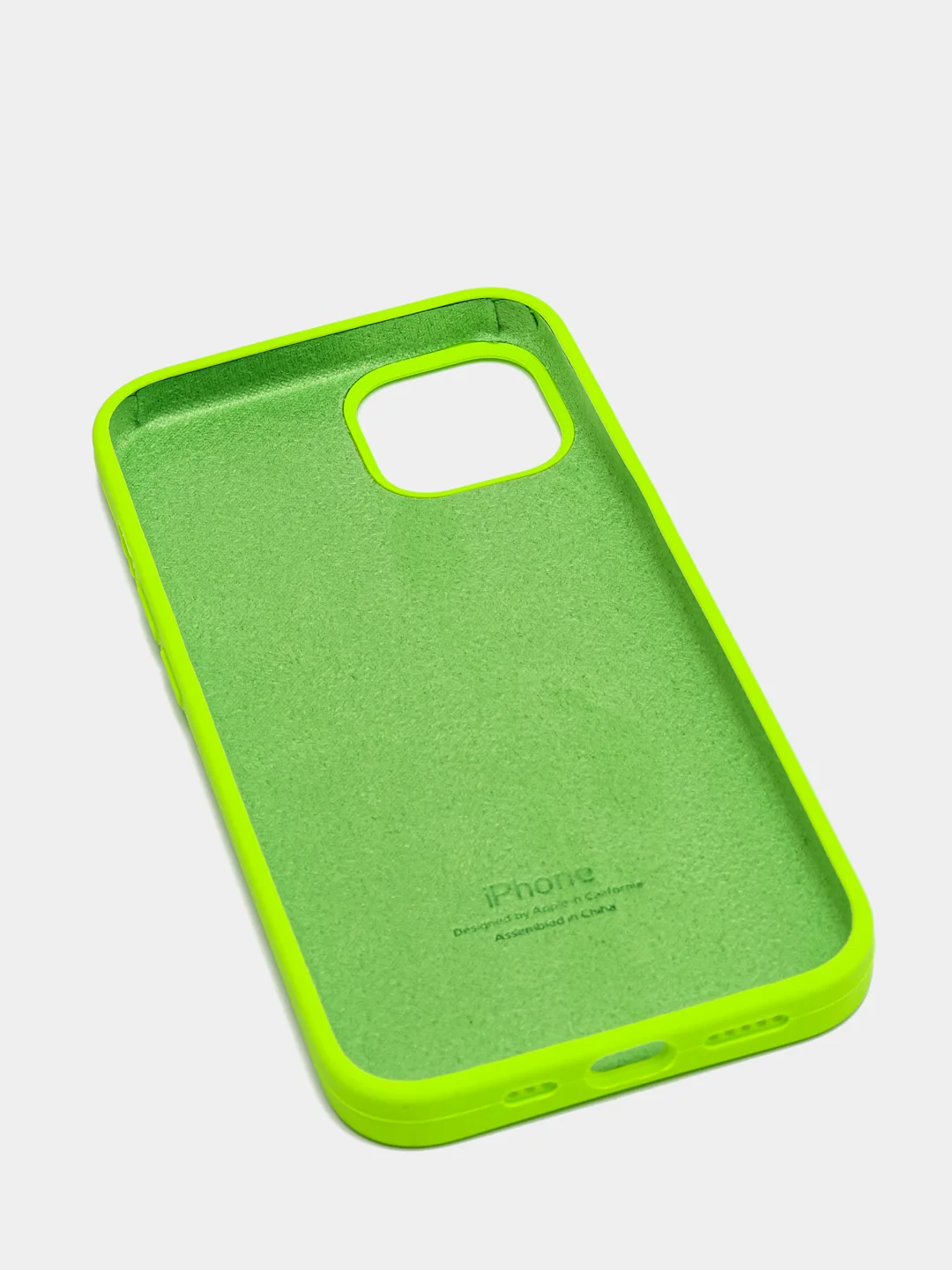 Салатовый чехол Silicone Case для iPhone 13 с закрытым низом