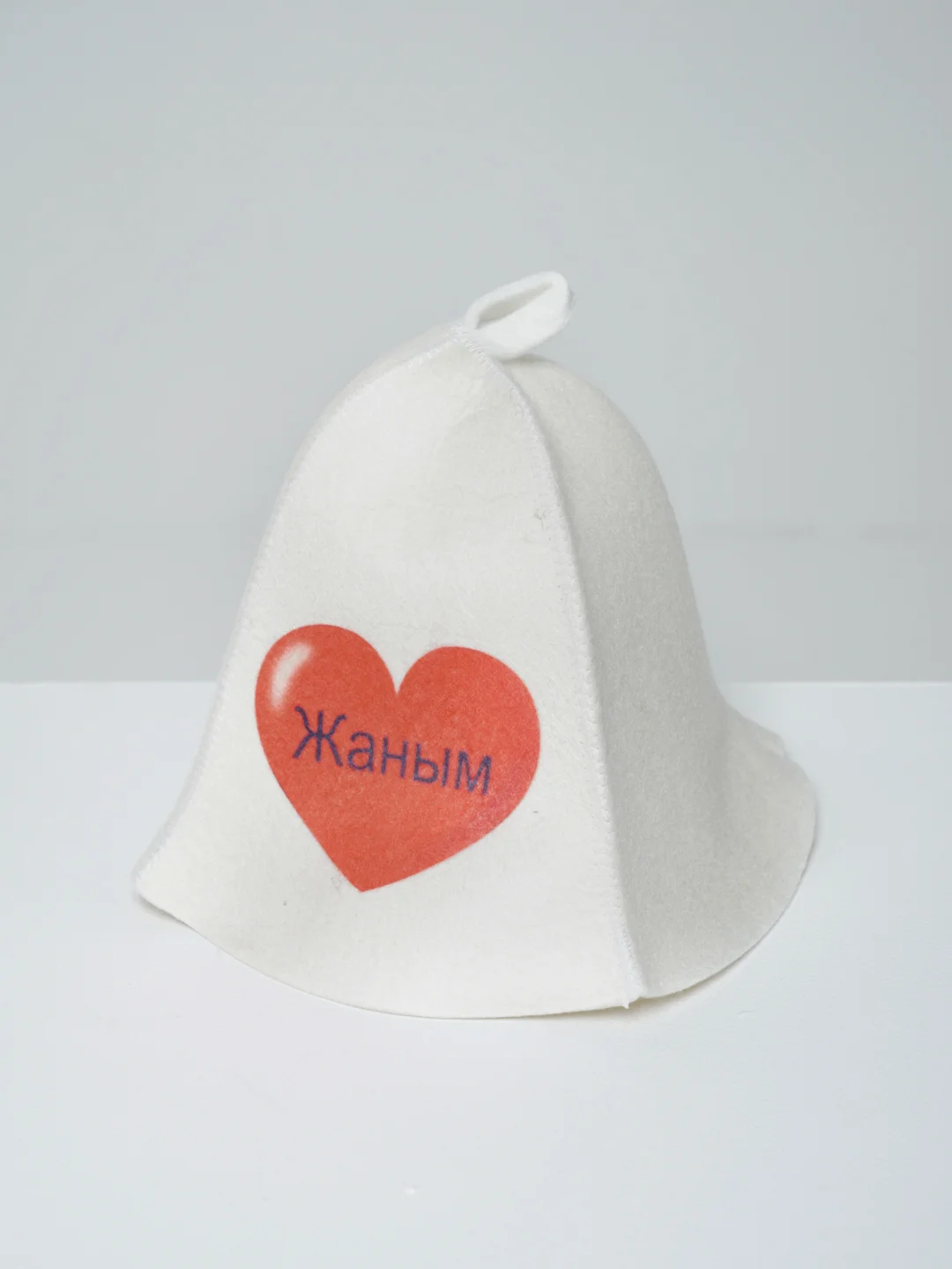 Банная шапка с надписью "Жаным"