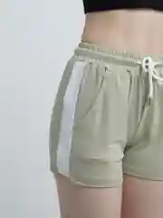 Зеленый шорты женские спортивные на резинке