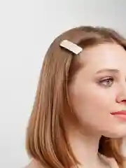 Белый заколка