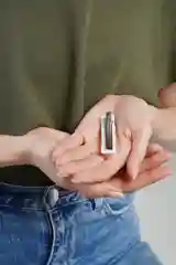 Белый заколка