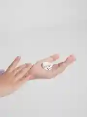 Белый кольцо с лягушкой