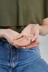 Белый колье-чокер из бисера