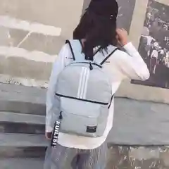 Серый рюкзак школьный