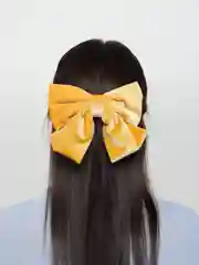 Желтый заколка с бархатным бантом