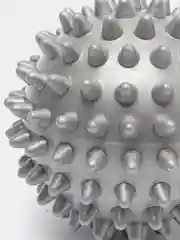 Серый мяч массажный, с шипами, для проработки мышц