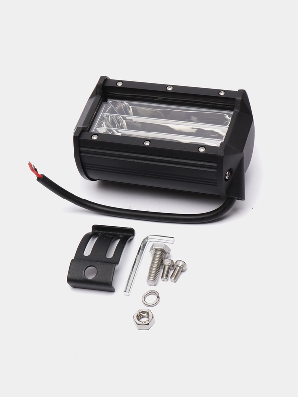 Светодиодная фара прямоугольная, 135 х 60 х 80, 12V, крепления в комплекте