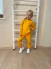 Горчичный детский спортивный костюм: худи и джоггеры