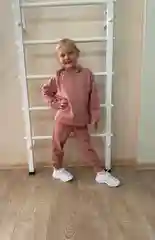 Пудровый детский спортивный костюм: худи и джоггеры
