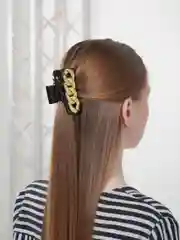 Черный краб для волос в черном и золотом цвете