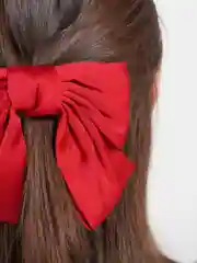 Багровый бант на заколке