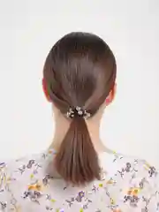 Серый резинка для волос