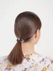 Серый резинка для волос