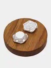 Белый полубусины фигурные Роза